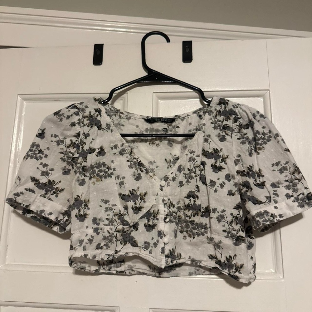 SHEIN Black and White Floral Crop Top
